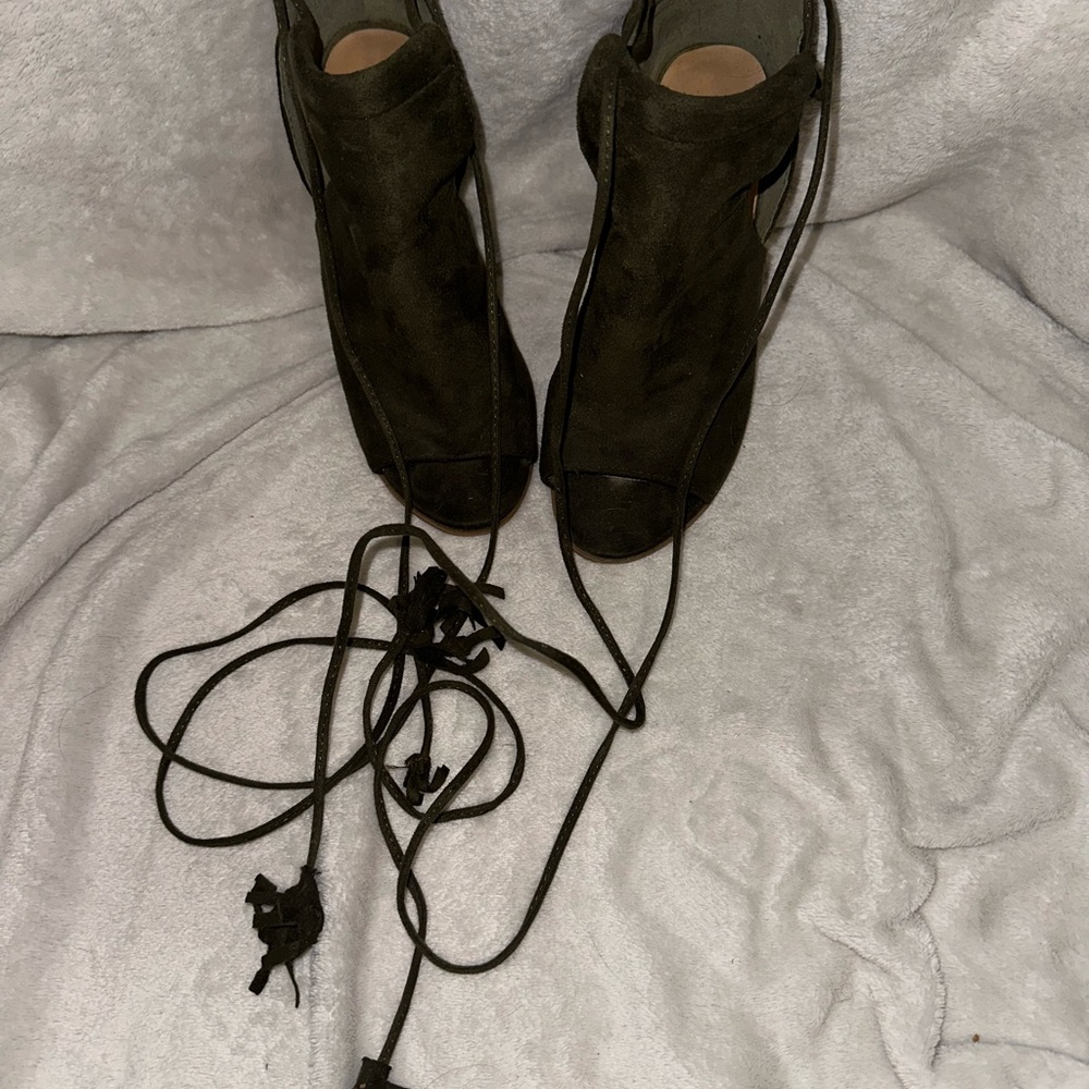 Cut Out Booties - Picture 4 of 6